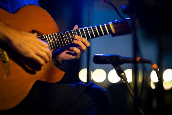 La Maestría en Dirección de Empresas Transmediáticas y de Entretenimiento te invita al Escritorito Contest: Concurso de Música Universitario